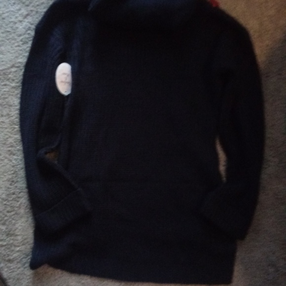 Sweater size Medium NWT - Picture 2 of 2